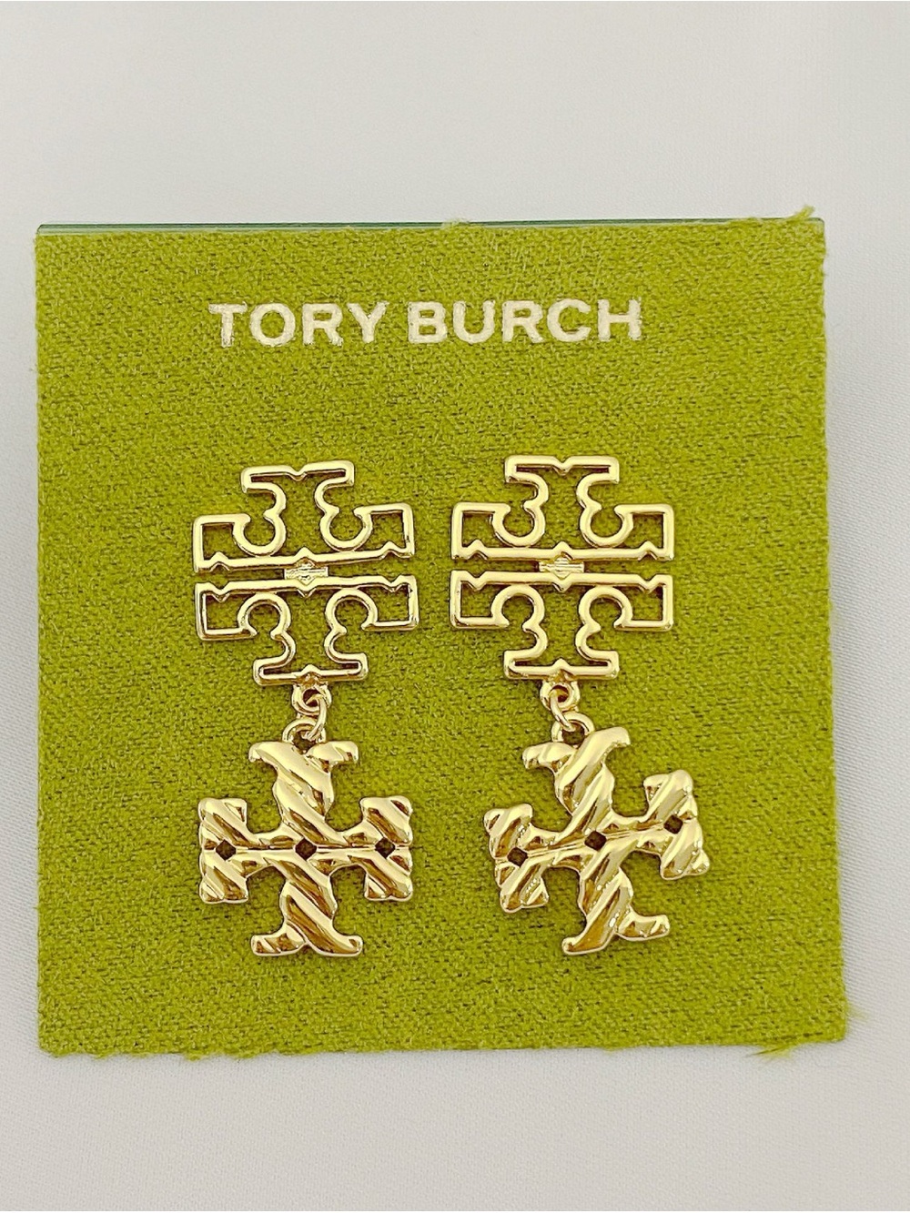 Tory Burch W 18 K gold plated logo earrings